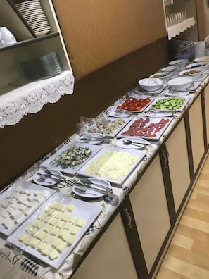 Free daily buffet breakfast  - Nil Otel (Konya)