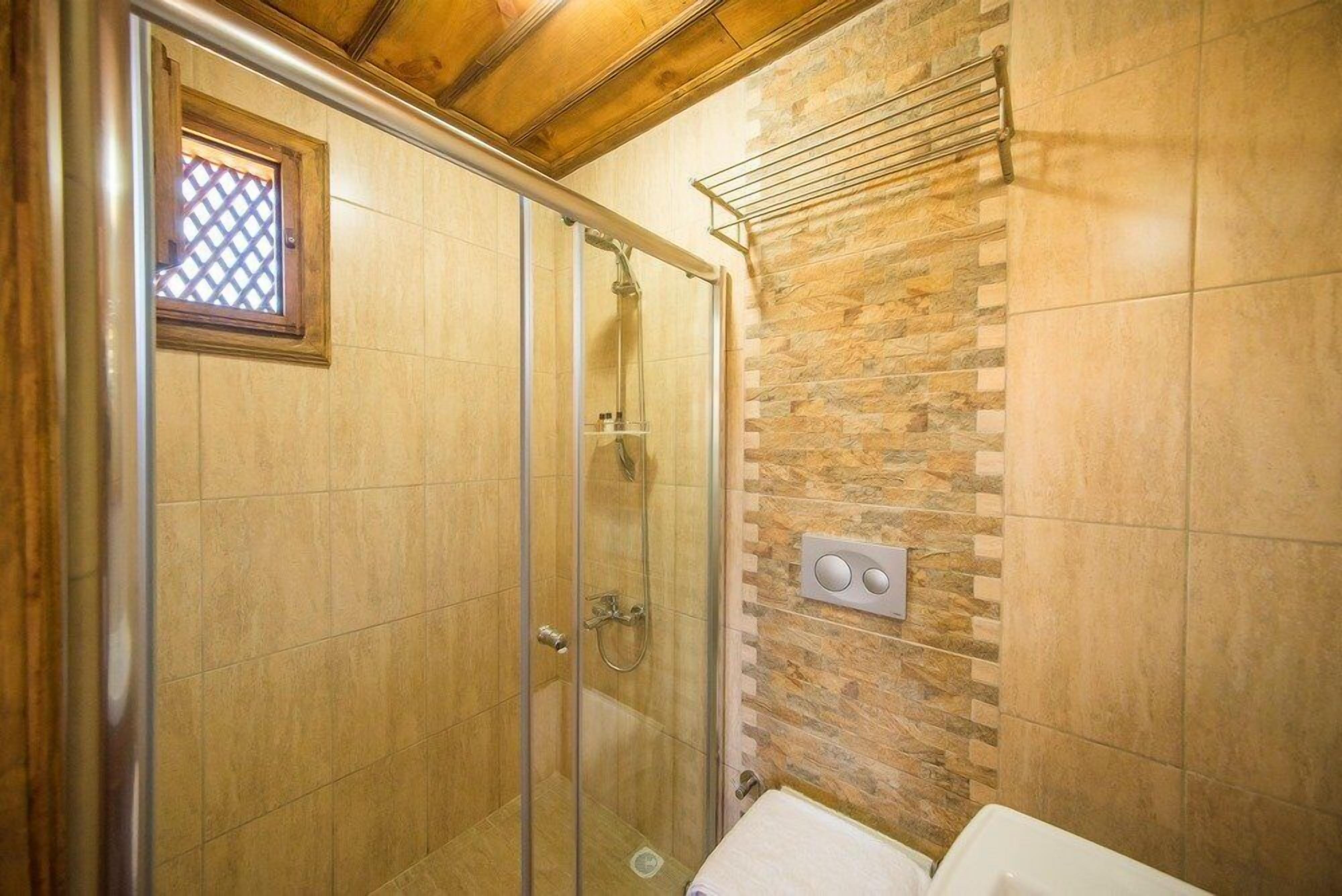 deluxe double or twin room | bathroom | shower, free toiletries, hair dryer, slippers