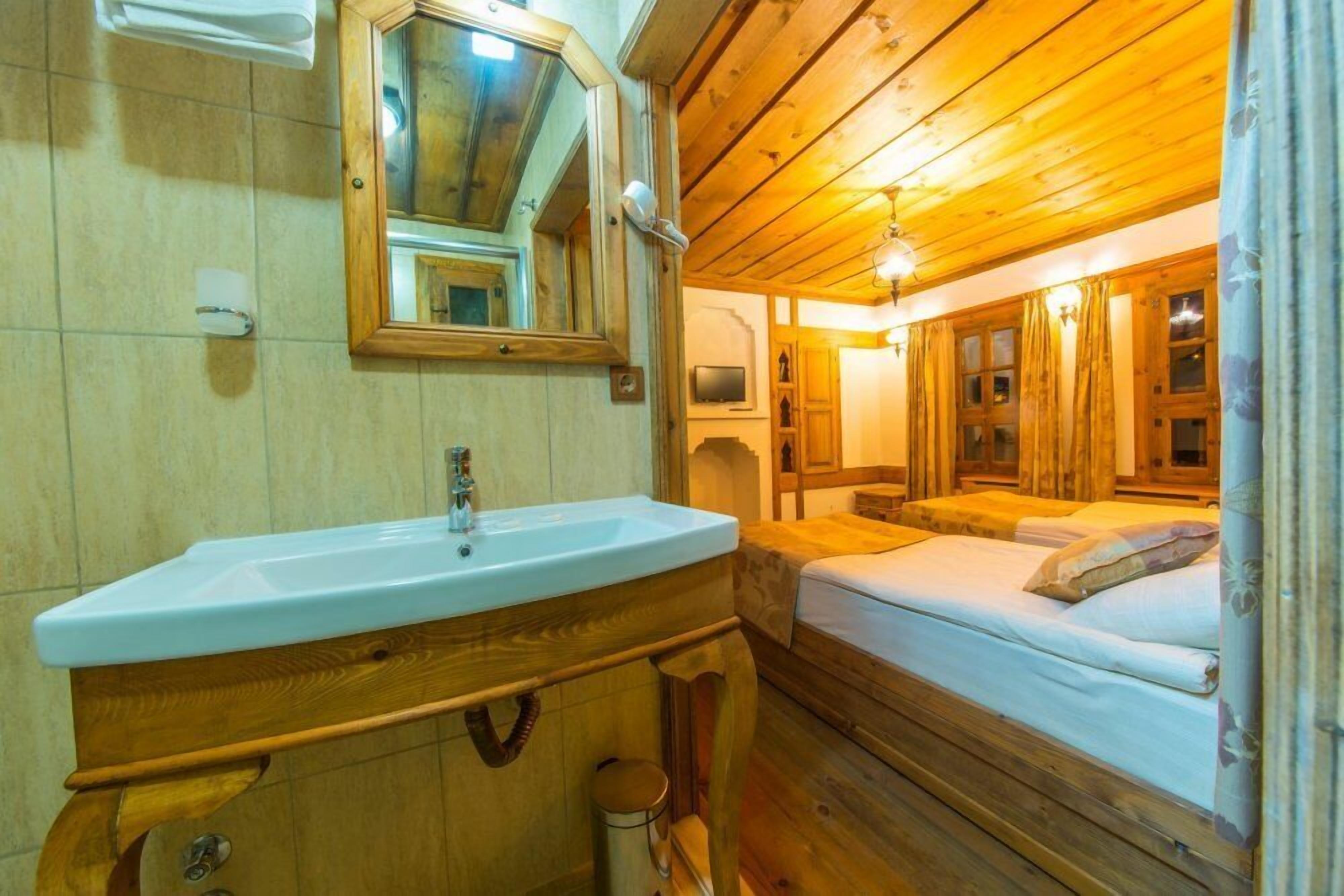 premium bedding, desk, free wifi, bed sheets