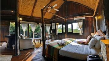 Nhà trên cây Cao cấp, 1 giường cỡ king, không hút thuốc | Két bảo mật tại phòng, bàn, giường gấp/giường phụ (phụ phí)