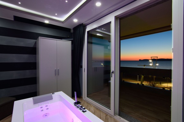 Panoramic Studio, 1 Queen Bed, Non Smoking, Sea View | In-room safe, desk, blackout drapes, soundproofing