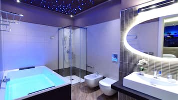Panoramic Double Room | Bathroom | Shower, free toiletries, hair dryer, bidet