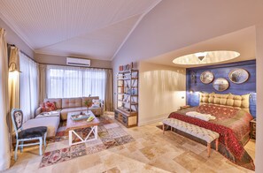 King Room | 1 bedroom, minibar, in-room safe, individually decorated - Cetmihan Hotel (Ayvacik)