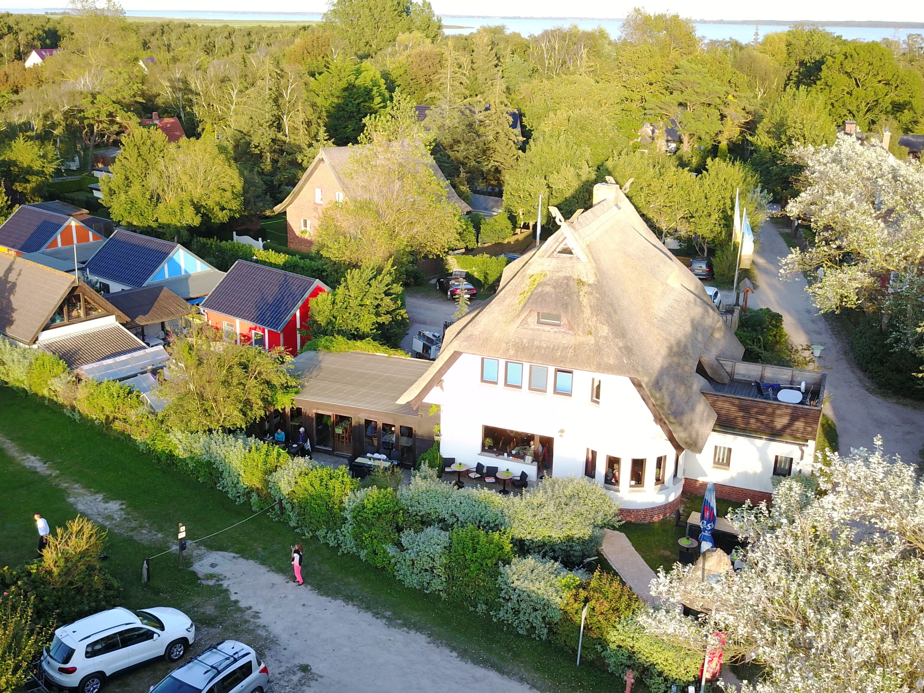 breakfast, dinner served; regional cuisine, garden views