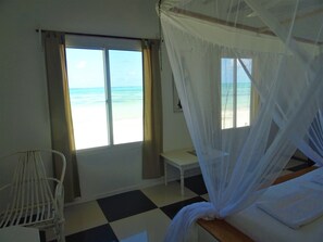Deluxe Double Room | In-room safe - Makuti Beach Bungalows (Bwejuu)