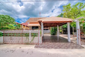 2 Bedroom Pool Villa | 2 ห้องนอน, ผ้าม่านกันแสง, เตียงเสริม/เปล, Wi-Fi ฟรี