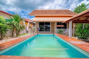 2 Bedroom Pool Villa | ลานระเบียง/นอกชาน