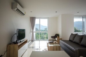 Suite with Mountain View  | Living area - Ozone Khaotao (Hua Hin)