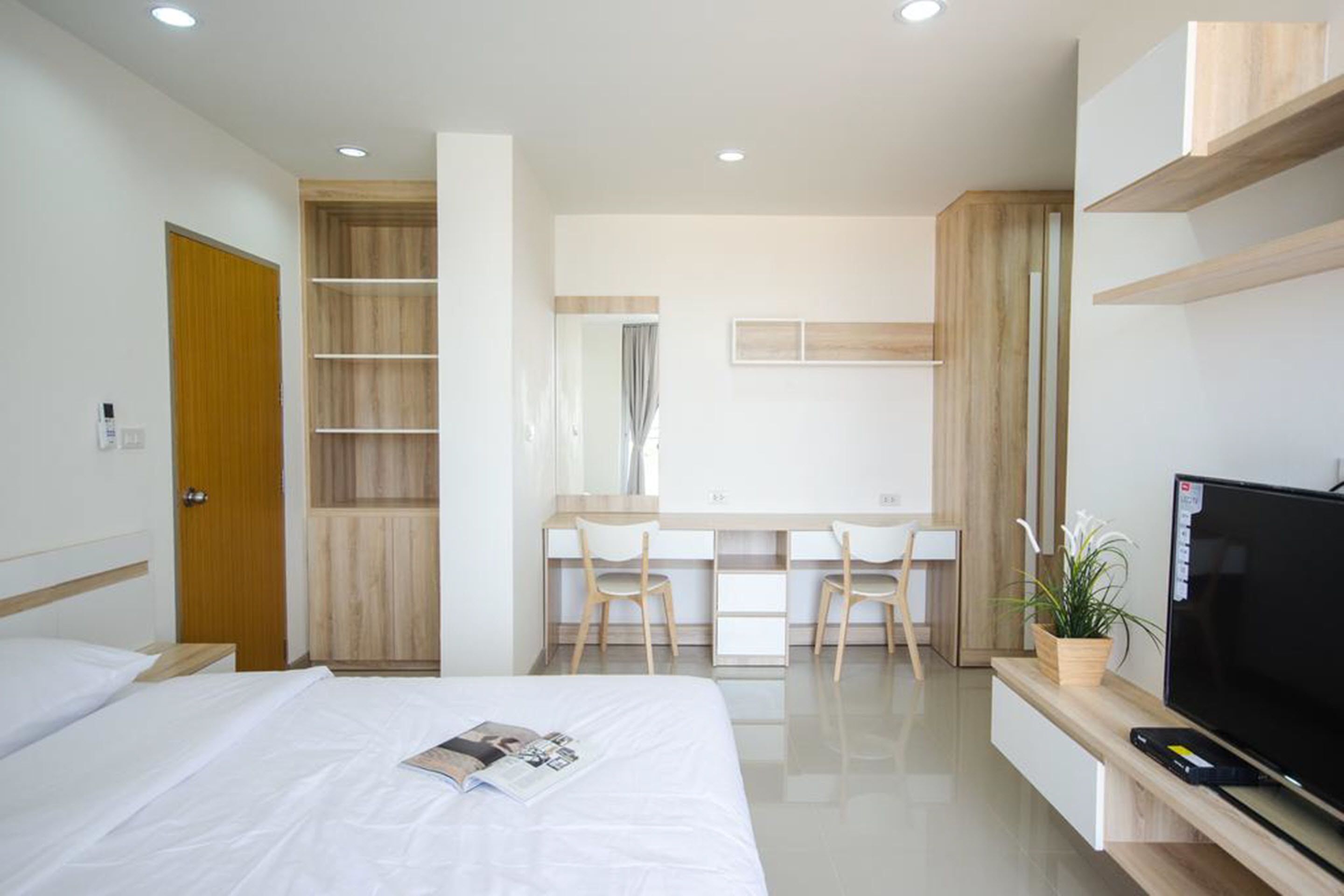 penthouse | soundproofing, rollaway beds, free wifi, bed sheets