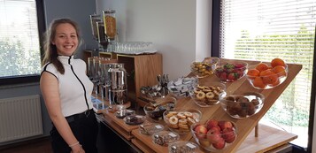 Desayuno autoservicio gratuito y diario