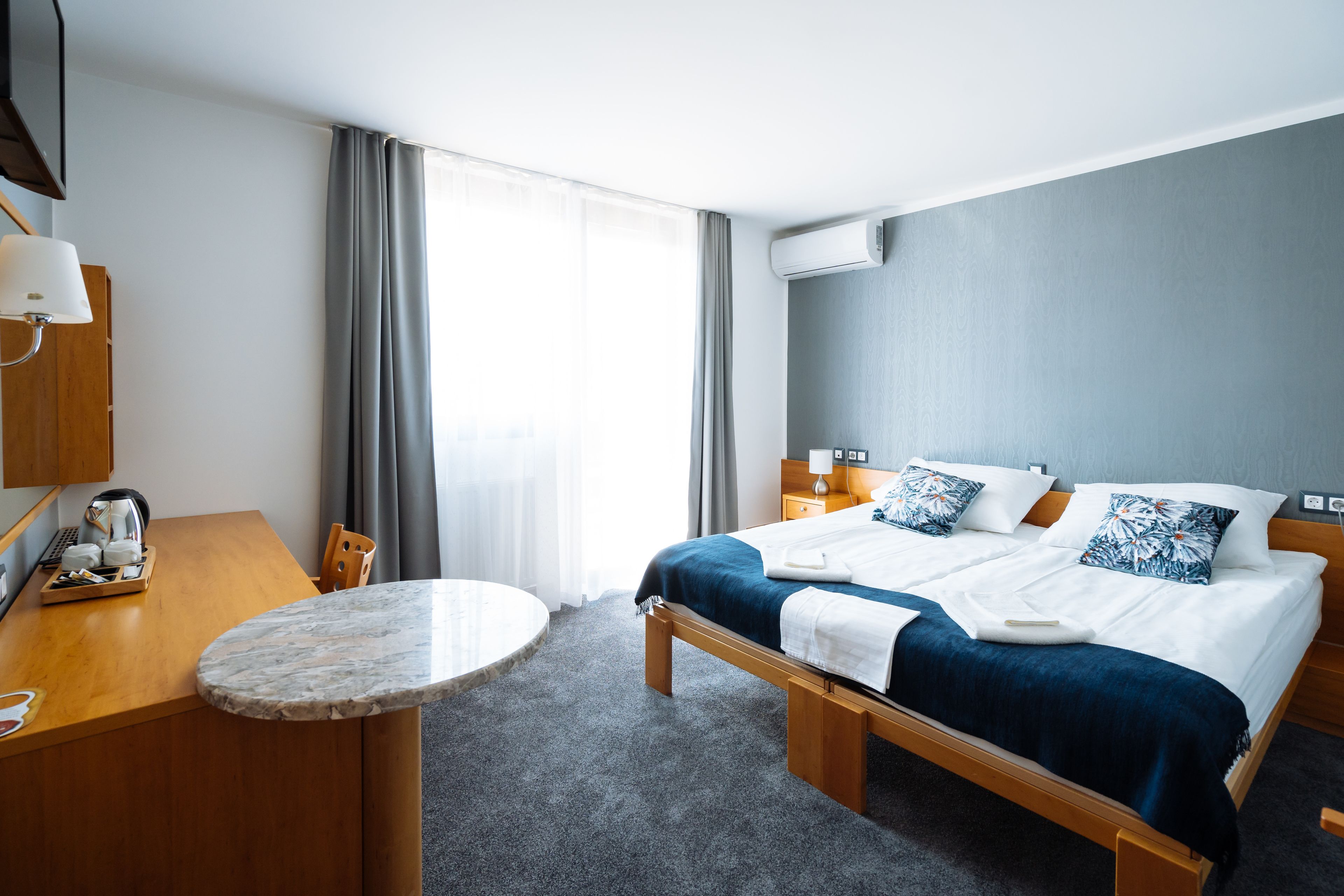 Budget Double Room | Zimmersafe, Schreibtisch, schallisolierte Zimmer, kostenloses WLAN