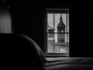 A room with a window overlooking a clock tower. - The Masons Arms (Louth)