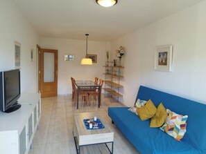 Living area - Large terrace, with garden. Pool and near the beach (Tarragona)