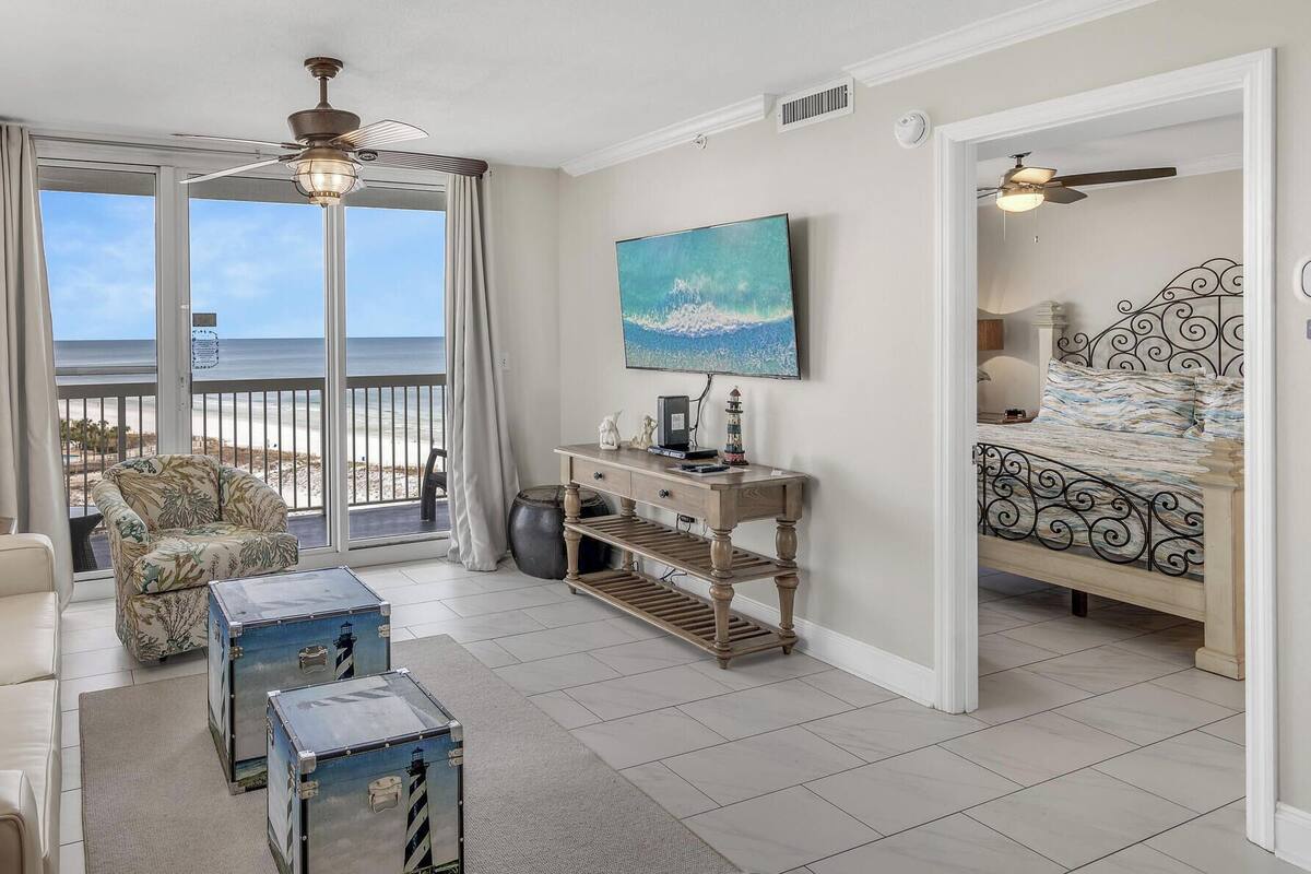 Elite-Apartment, 2 Schlafzimmer, 2 Bäder, Meerblick | Individuell dekoriert, individuell eingerichtet, Verdunkelungsvorhänge