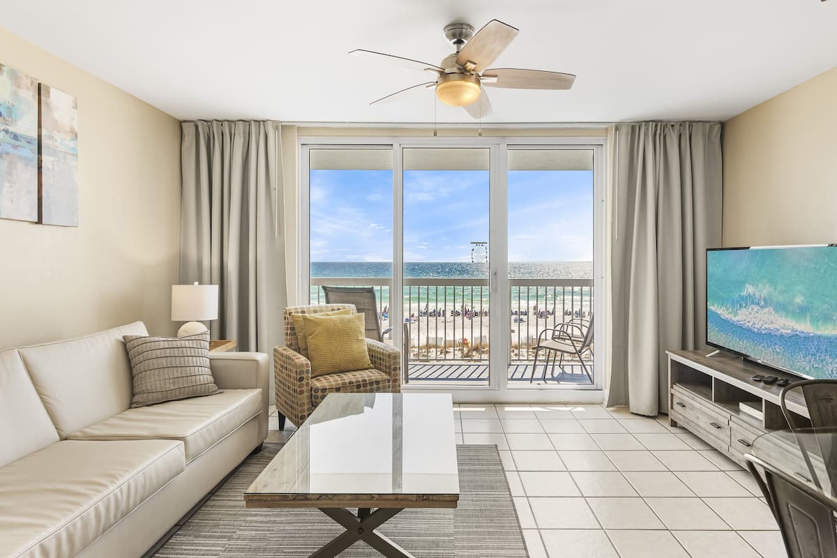 Elite Condo 1 Bedroom 2 Bathrooms Ocean View 3rd Floor | Blendingsgardiner, strykejern/-brett og wi-fi (inkludert)