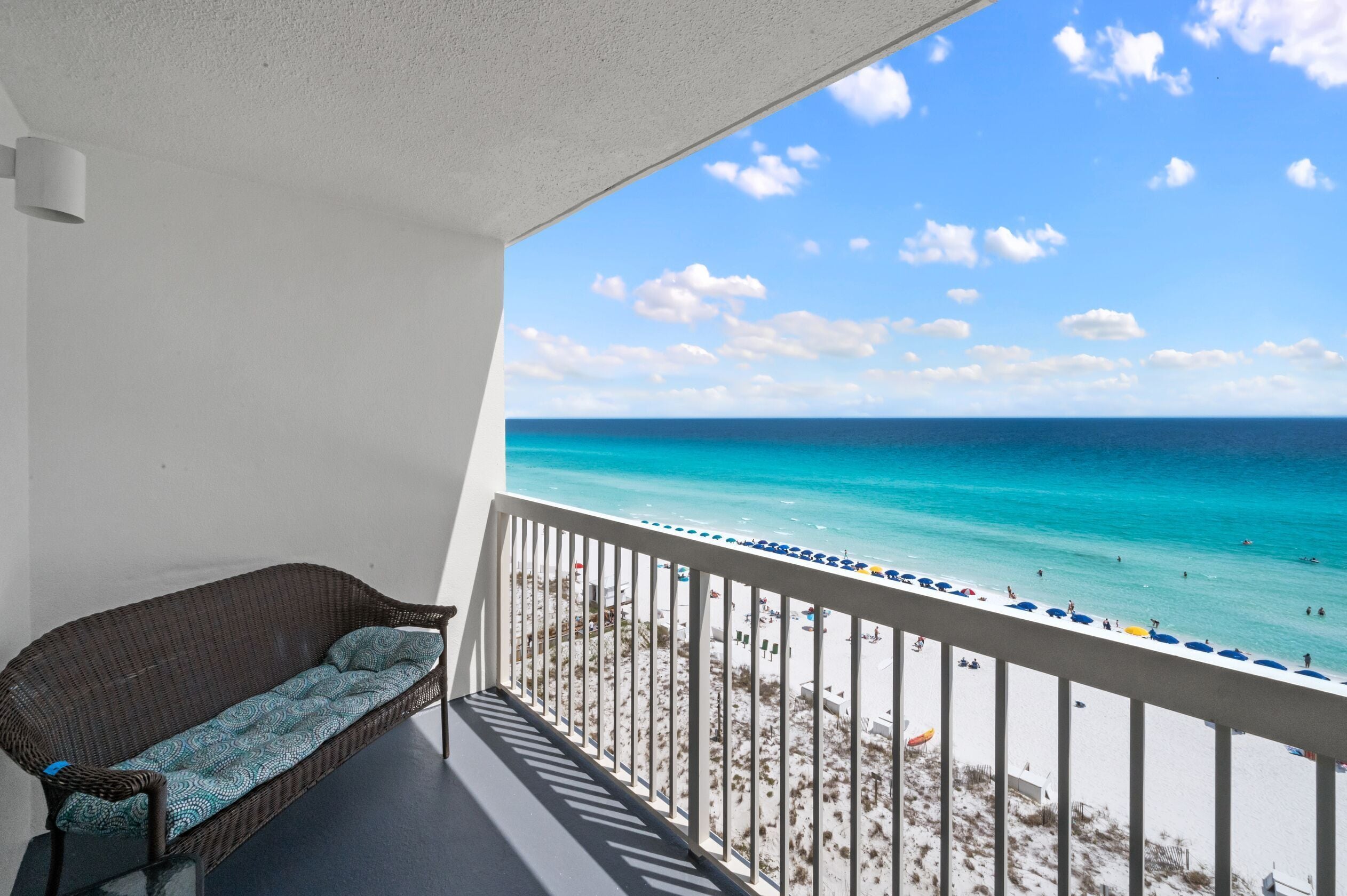Elite Condo 1 Bedroom 2 Bathrooms Ocean View 9th Floor | Vista a la playa o el mar