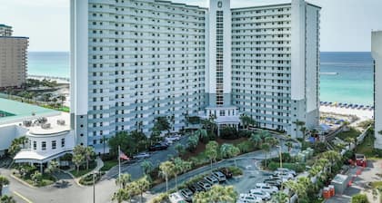 Pelican Beach Resort by Colasan