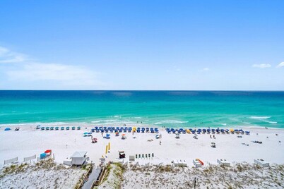 Pelican Beach Resort by Colasan