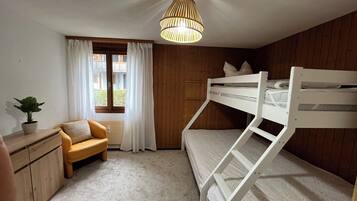 3 bedrooms, iron/ironing board, travel crib, free WiFi