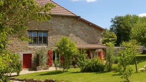 A stone building with a red-tiled roof, a small porch, and a well-maintained garden. - quiet cottage, near Poligny and Arbois, vineyards, lakes, waterfalls, hiking (Villerserine)