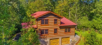 Appalachian Escape - Genuine log cabin🏡 Hot tub♨️ Firepit 🔥Games🕹️Secluded 🌳