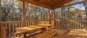 Appalachian Escape 🏡Genuine log cabin ♨️Hot tub 🔥Firepit 🕹️Games 🌳Secluded