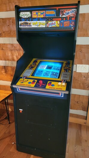 Game room - Appalachian Escape - Secluded Log Cabin Retreat with Hot Tub, Fire Pit & Games (Sevierville)