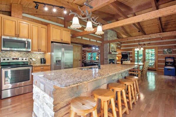 Fridge, microwave, oven, stovetop - Appalachian Escape - Easter Avail 🥚  Hot tub♨️ Firepit 🔥Games🕹️Secluded 🌳 (Sevierville)