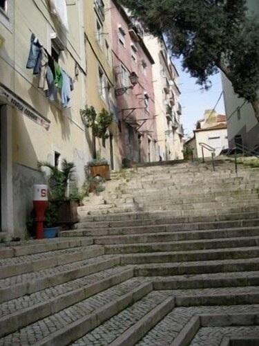 Traditional, Charming Alfama apartment Lisbon Center. Longer stays  available
