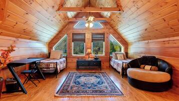 4 bedrooms, desk, iron/ironing board, free WiFi