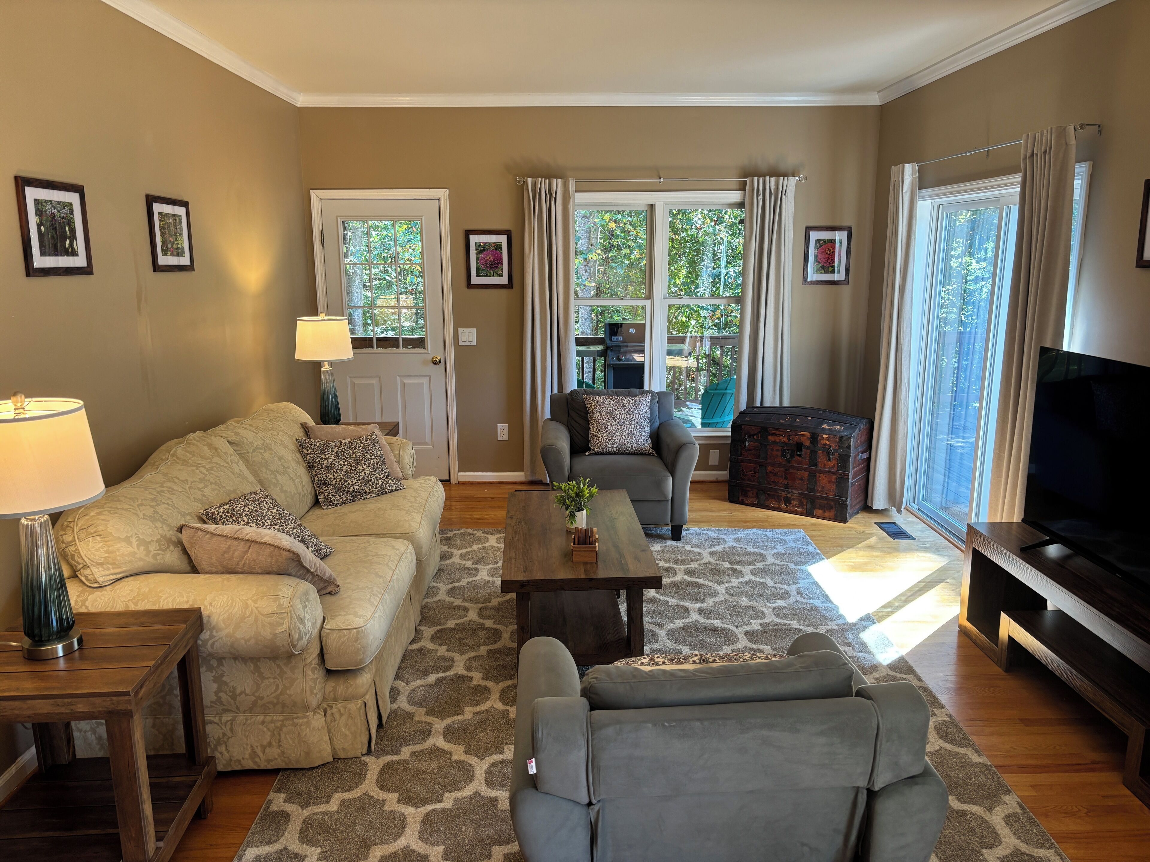 TV, books, stereo, offices