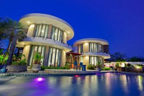Front of property - evening/night - Papa Monkey Resort (Pranburi)