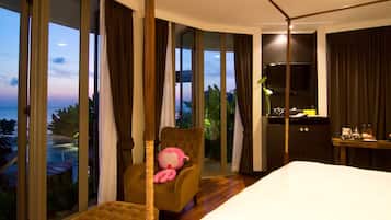 Beach Infinities | Free minibar, in-room safe, iron/ironing board, rollaway beds