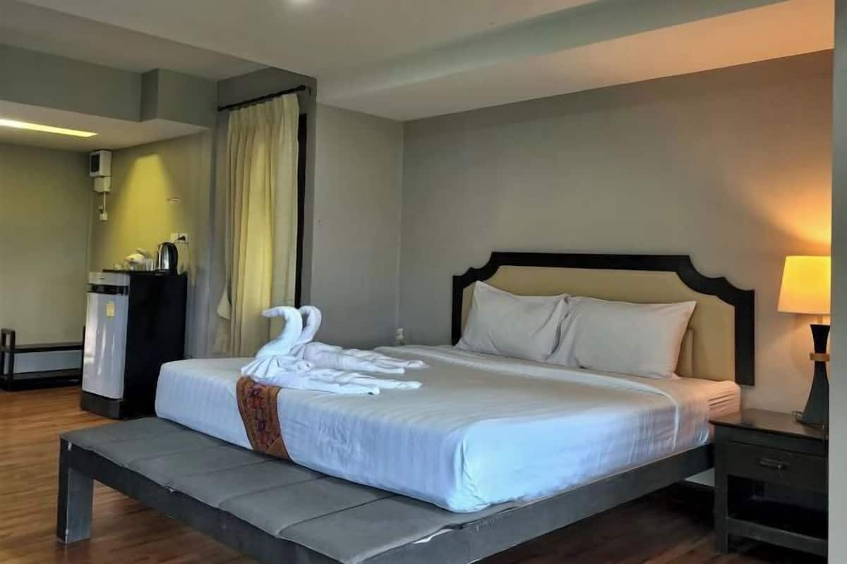 Desk, blackout curtains, free WiFi, bed sheets