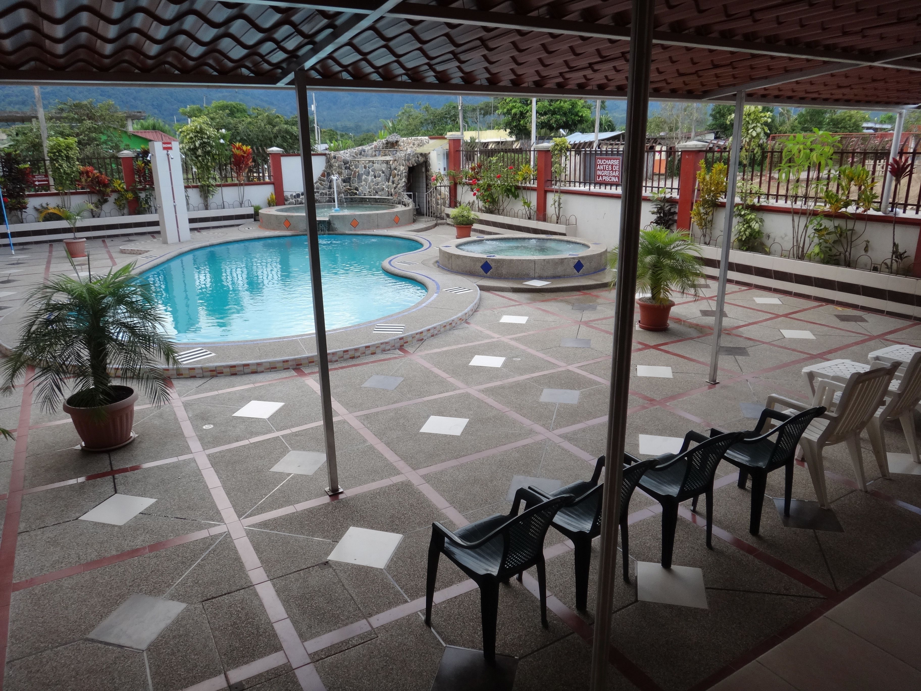 Kolam renang terbuka