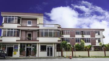 Fachada de la propiedad