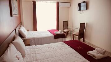 Habitació familiar, 2 llits dobles | Vista des de l'habitació