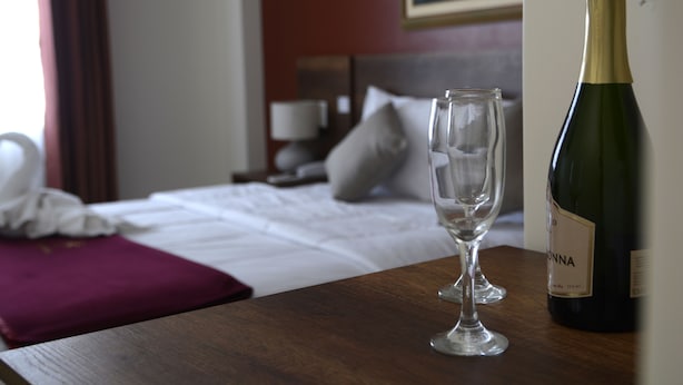 雙人房, 1 張加大雙人床
