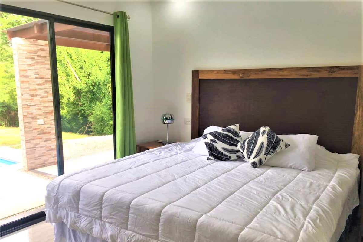 Paradise House | 1 bedroom, in-room safe, iron/ironing board, bed sheets