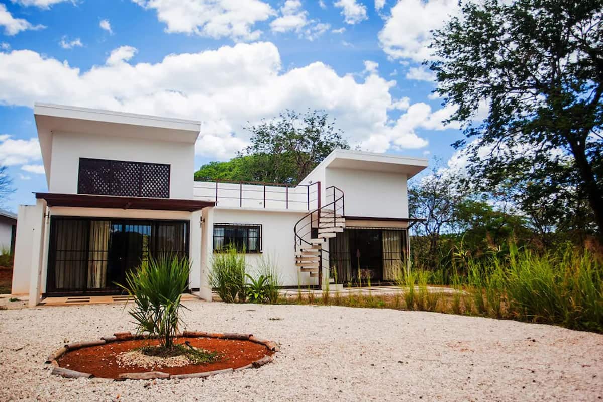 Turtle House | 1 bedroom, in-room safe, iron/ironing board, bed sheets