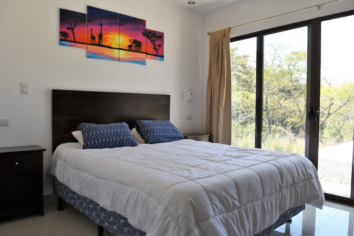 Sky House | 1 bedroom, in-room safe, iron/ironing board, bed sheets