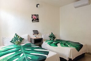 標準客房, 2 張標準雙人床, 花園景觀 (A/C) | 遮光布/窗簾、免費無線上網、床單