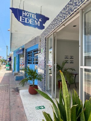 Property entrance - Hotel Posada Edem (Cozumel)