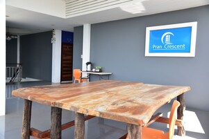 Área de estar no saguão
