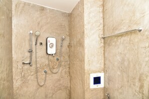 Double Room  | Bathroom shower - Pran Crescent (Pranburi)