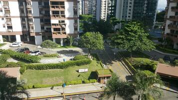 Apartamento, 1 cama Queen e sofá-cama, sacada, de frente para a praia | Vista do quarto