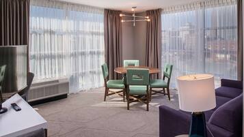 Premium bedding, pillowtop beds, in-room safe, free WiFi