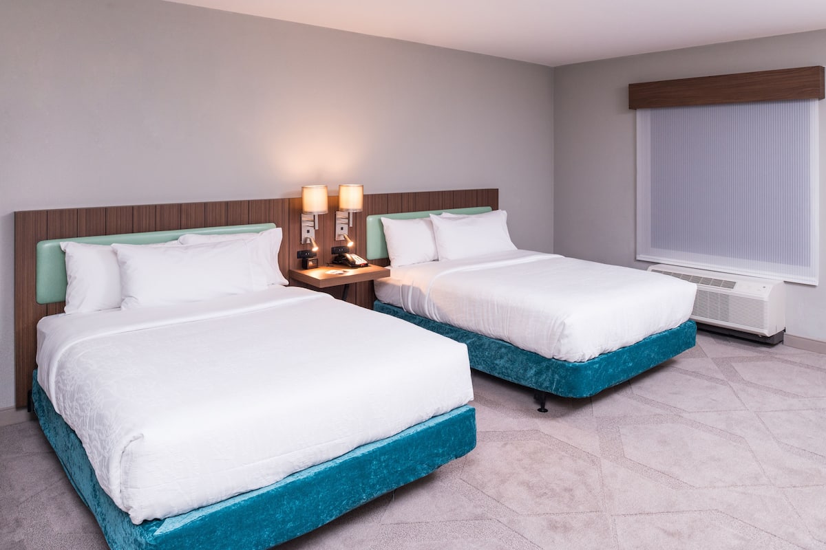 premium bedding, pillow-top beds, in-room safe, free wifi