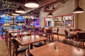 2 restaurants; breakfast and dinner served