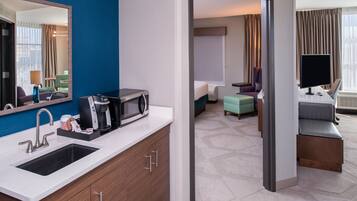 Suite, 2 Bedrooms | Minibar